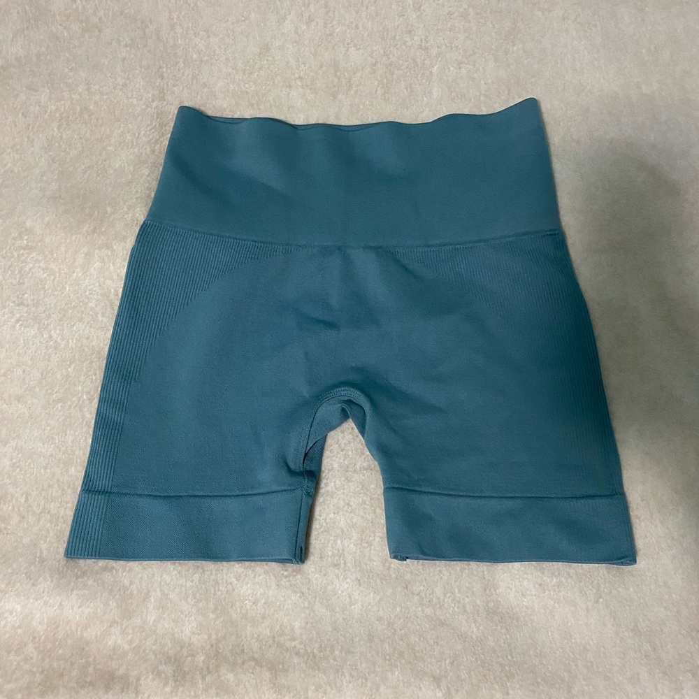 SETactive size Small Sculptflex Shorts in Wave